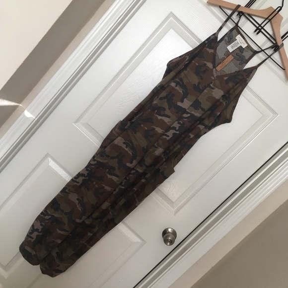 LAST ONE! 🛍 Camo Jumpsuit - Picture 2 of 6